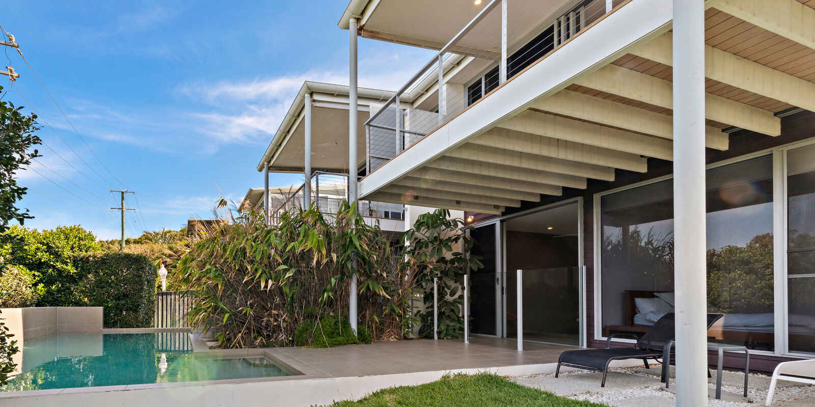 1/32 Corsair Crescent Sunrise Beach 1/32 Corsair Crescent Sunrise Beach