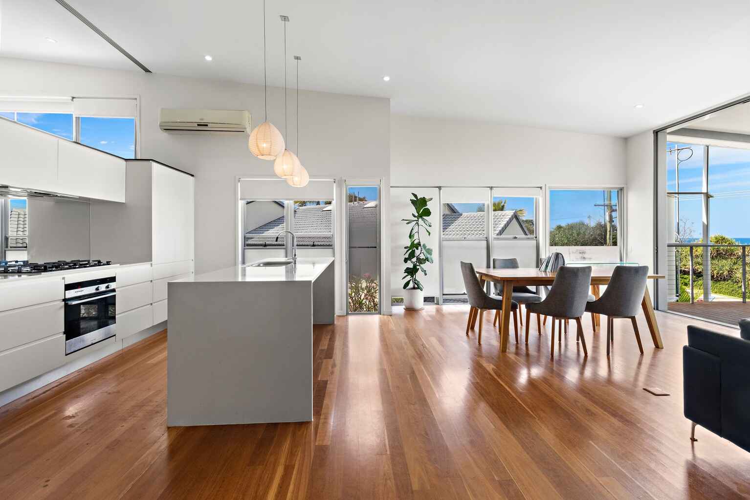 1/32 Corsair Crescent Sunrise Beach