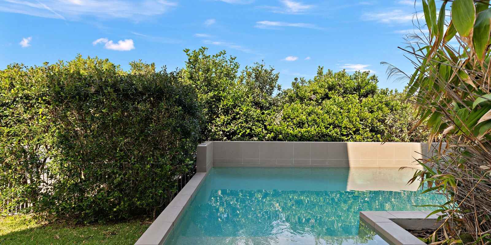 1/32 Corsair Crescent Sunrise Beach 1/32 Corsair Crescent Sunrise Beach