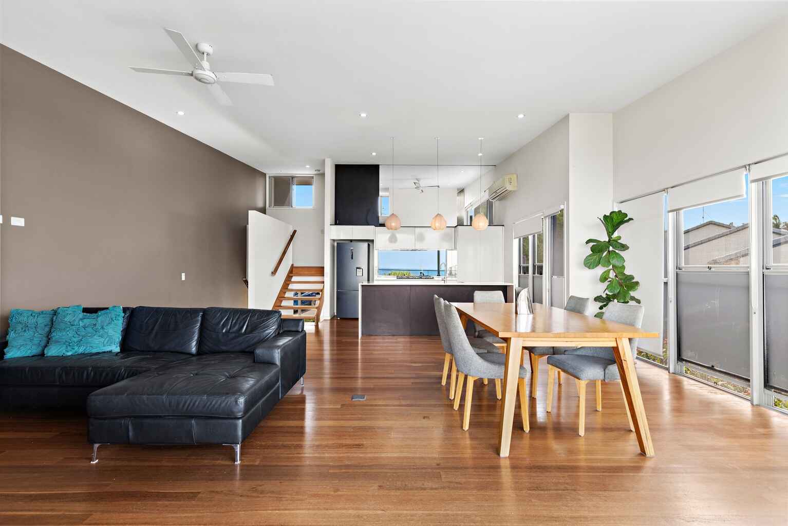 1/32 Corsair Crescent Sunrise Beach 1/32 Corsair Crescent Sunrise Beach