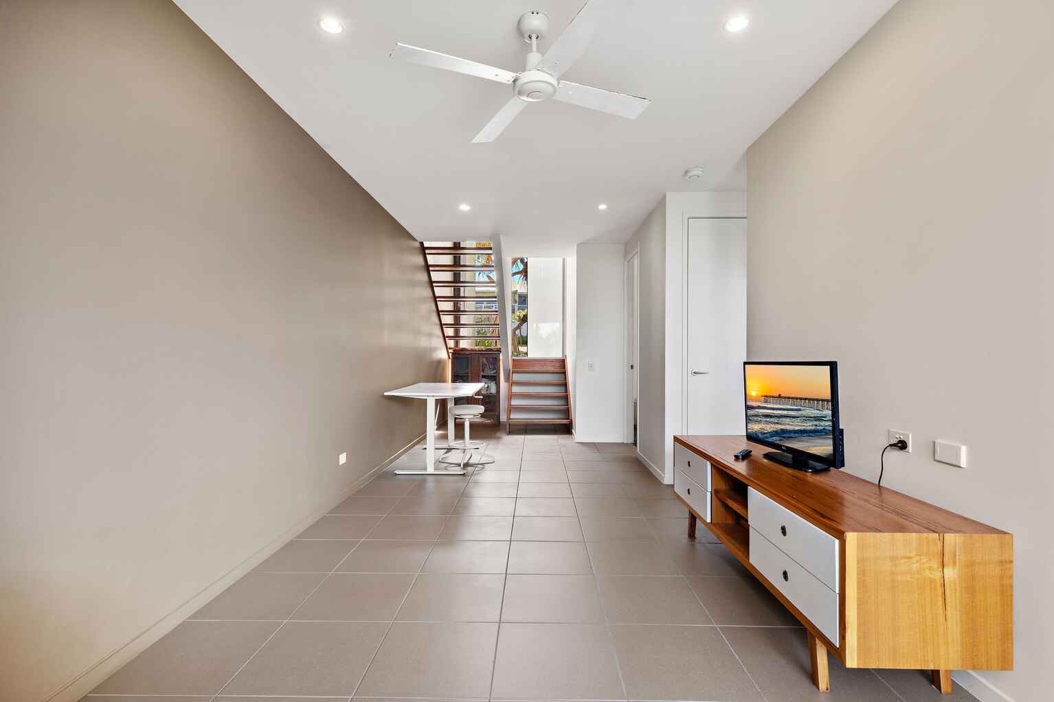 1/32 Corsair Crescent Sunrise Beach 1/32 Corsair Crescent Sunrise Beach