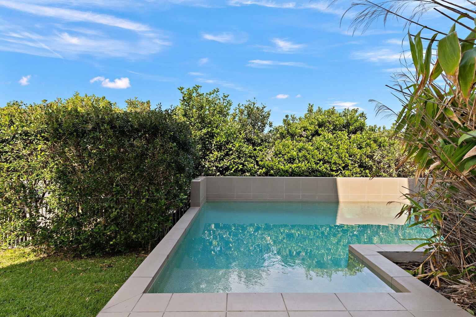 1/32 Corsair Crescent Sunrise Beach 1/32 Corsair Crescent Sunrise Beach