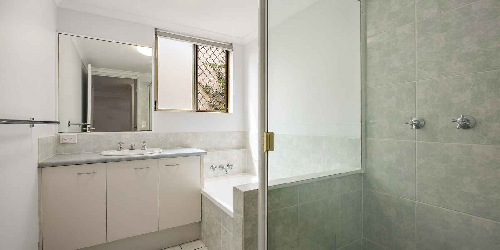 2/4 Low Street Yandina 2/4 Low Street Yandina