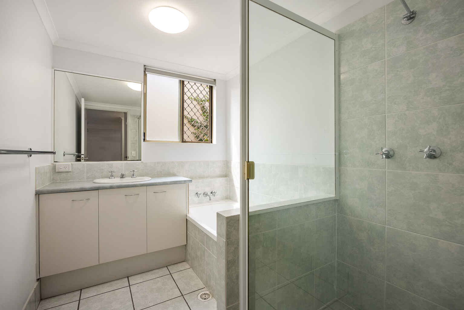 2/4 Low Street Yandina 2/4 Low Street Yandina